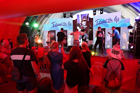 Liberty Ostrava spolu s návštěvníky ostravských festivalů opět pomohli neziskovým organizacím na Ostravsku. Díky projektu Tanec pro život dostanou 300 tisíc korun